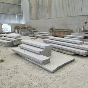 南阳 整石台阶（大面火烧+侧面自然面），出货前厂内拼装