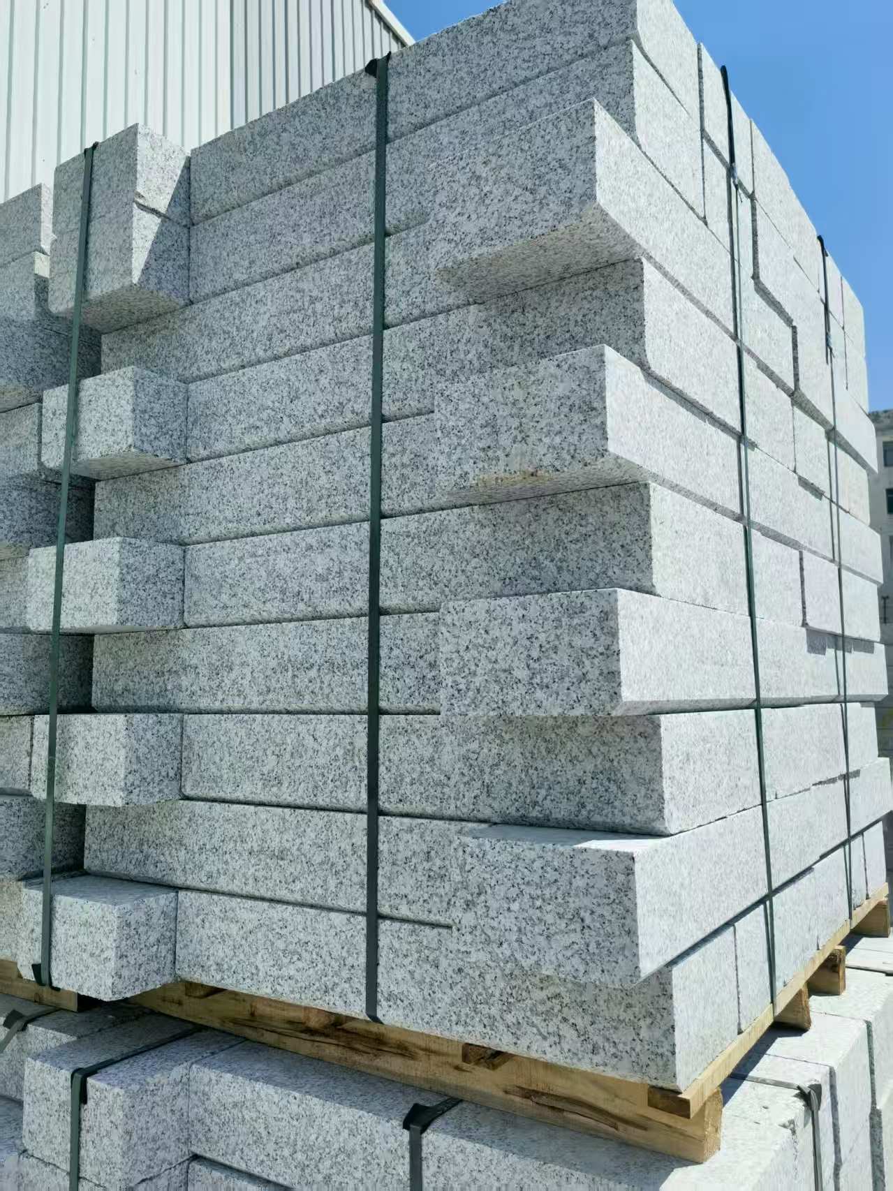 南阳 路沿石颜色均匀、尺寸标准