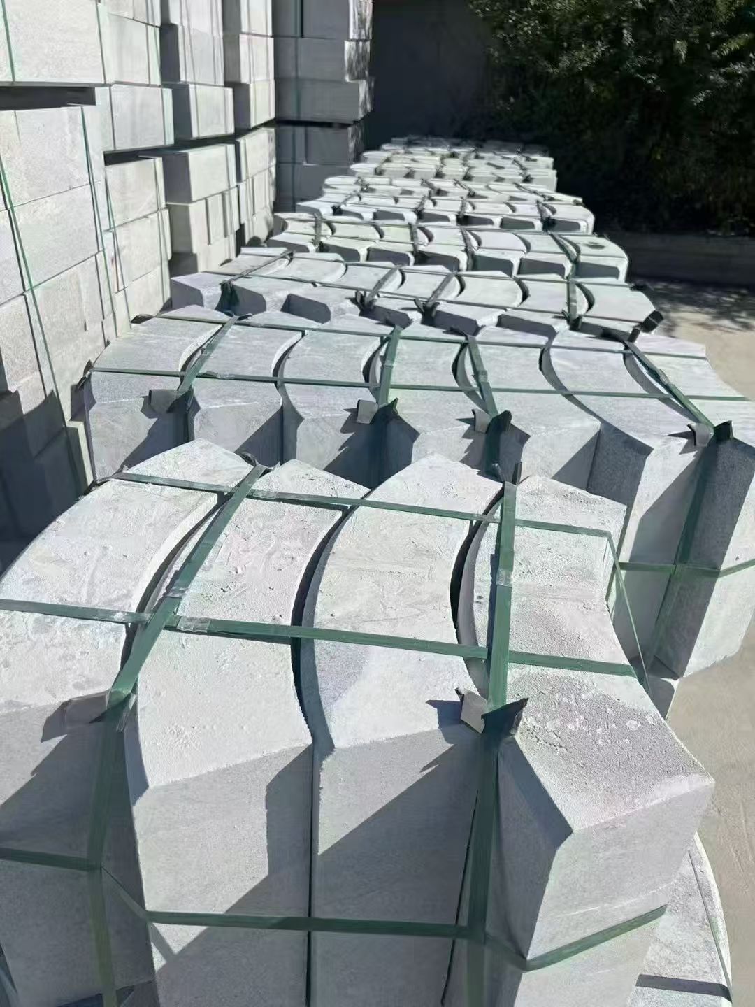 南阳 芝麻灰弧形路沿石