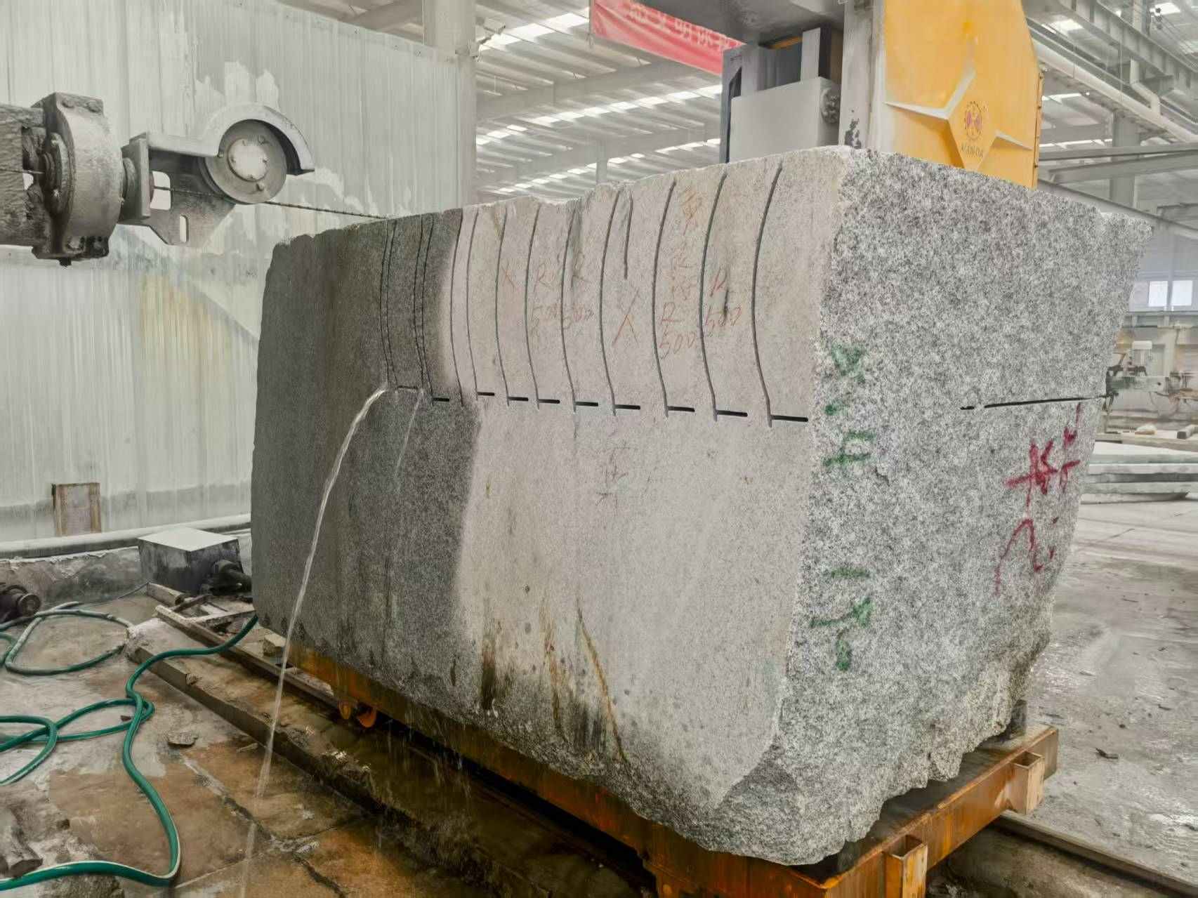 南阳 602，大花芙蓉白，绳锯加工弧形路沿石