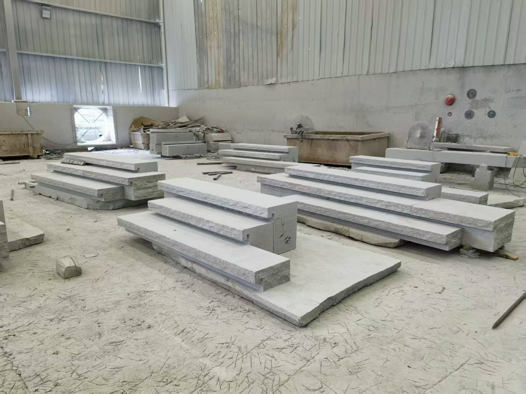 南阳 整石台阶（大面火烧+侧面自然面），出货前厂内拼装