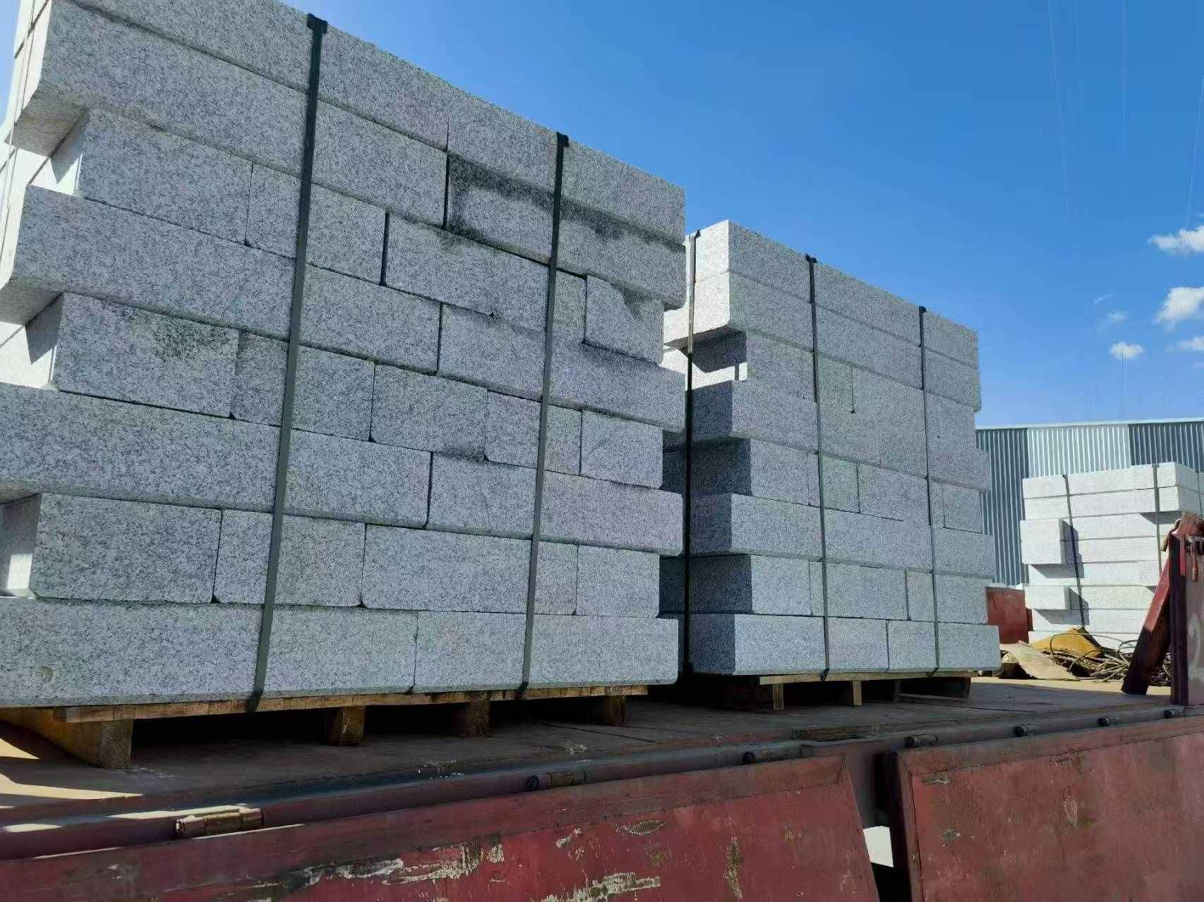 南阳 路沿石装车出货