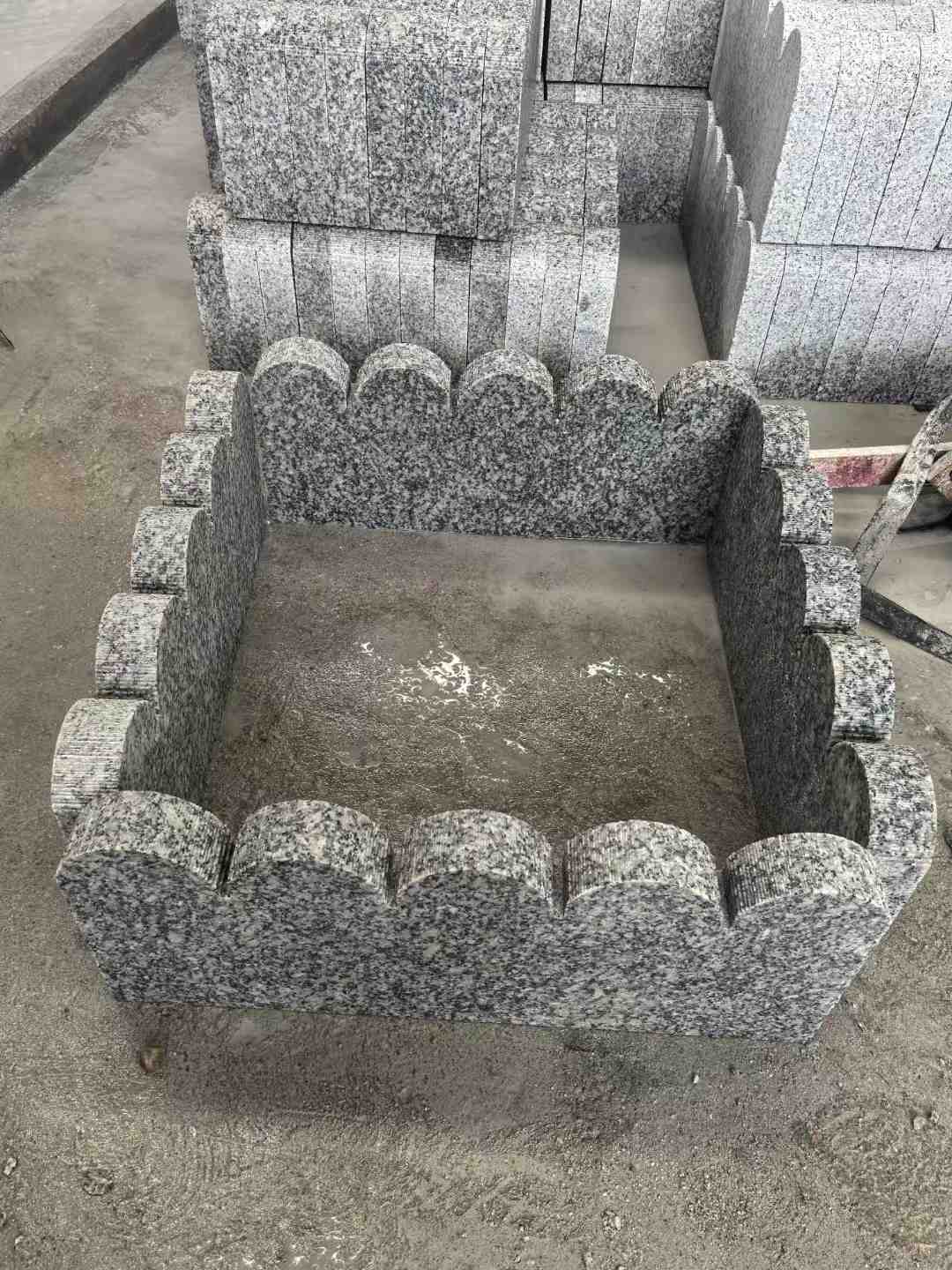 南阳 花边石、花坛围栏石、花池界石、菜园栅栏石、镶边石、波浪状界石介绍
