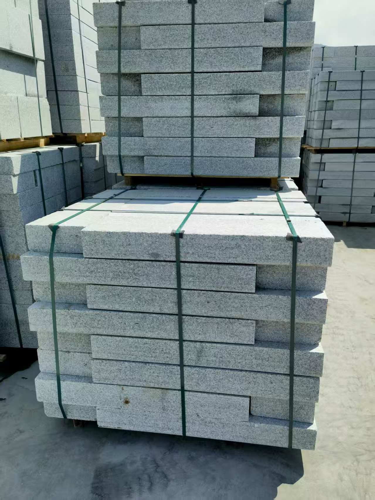 南阳 芙蓉白花岗岩路沿石、平石尺寸标准，色泽均匀